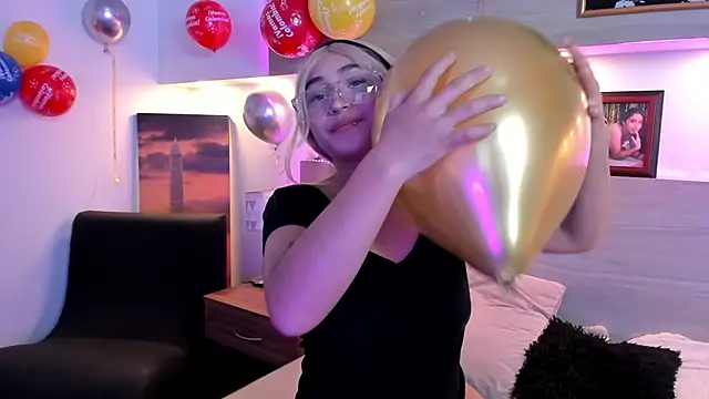 Nina-Mars live cam on StripChat