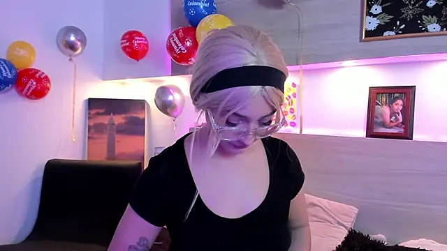 Nina-Mars live cam on StripChat