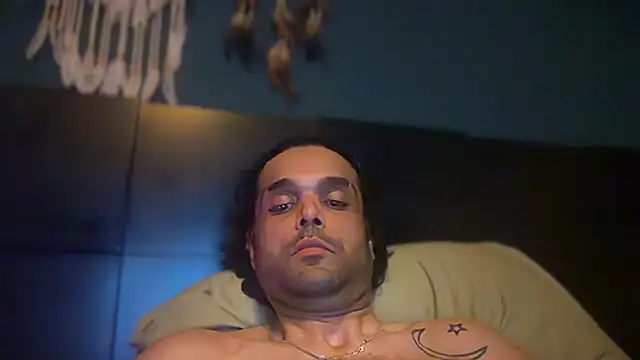 icebergslim281 live cam on StripChat