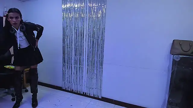 Model: Aisha_hotts777