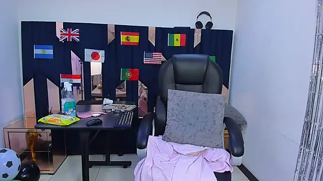 Aisha_hotts777 webcam