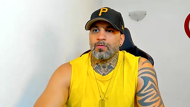 JoshRigby live cam on StripChat