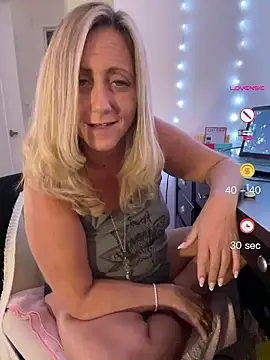 FoxyMillie webcam