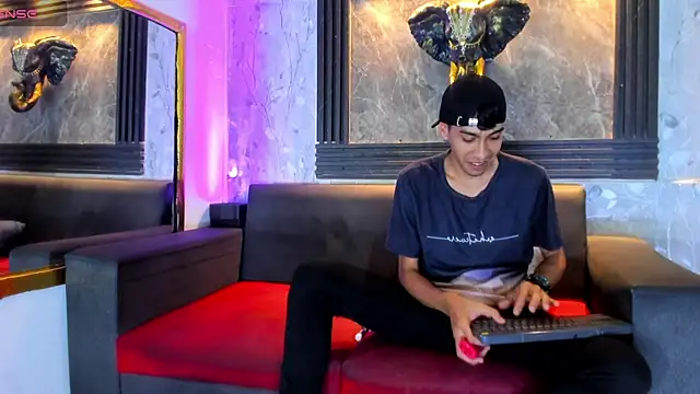 Angelo_Blessed live cam on StripChat