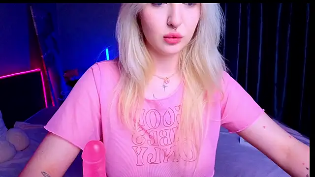 BlondieSummer webcam