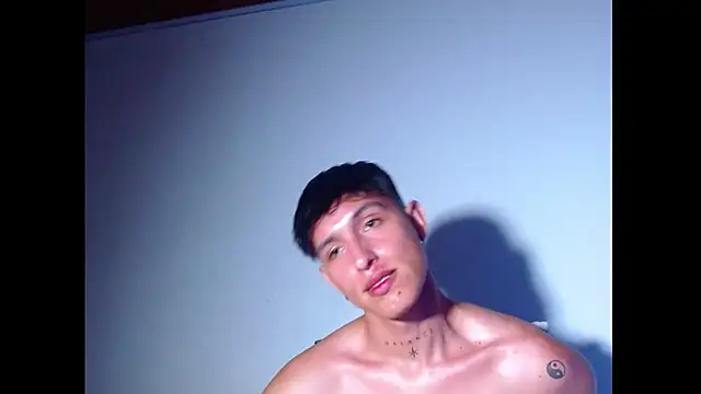 rowanbig live cam on StripChat