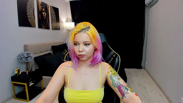 EnergyBunny_1 live cam on StripChat