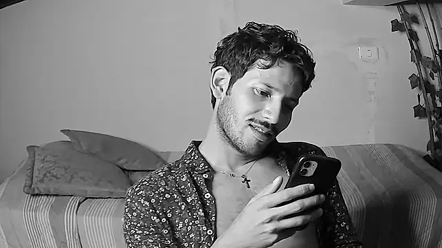 Nicholasrodrii live cam on StripChat