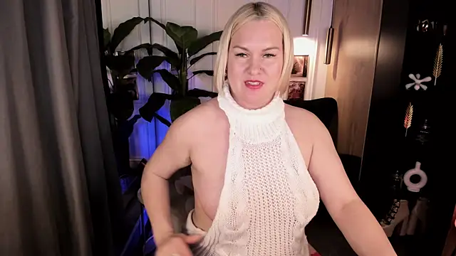 YolandaKiss live cam on StripChat