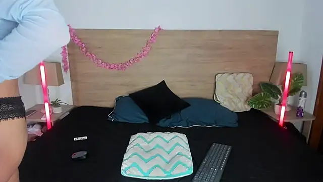 LaraRous live cam on StripChat