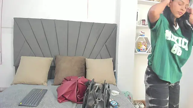 LesliePetit webcam