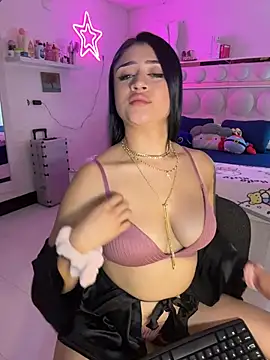 lucianaroy live cam on StripChat