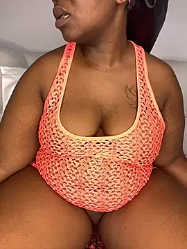BIGMAMA011 webcam