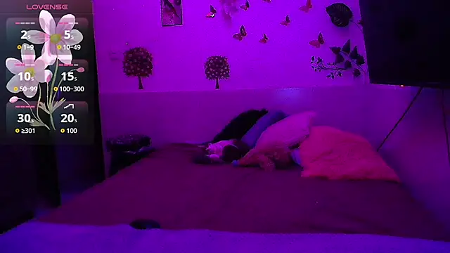 emily_cooper_t live cam on StripChat
