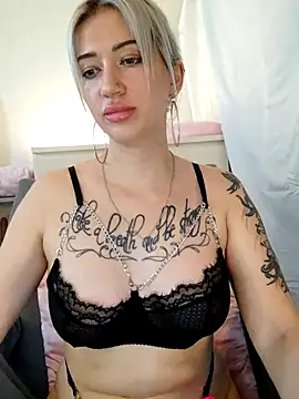 Gina-Lumara live cam on StripChat