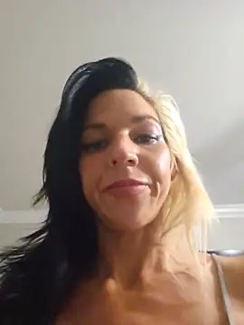 lil_jiggly live cam on StripChat