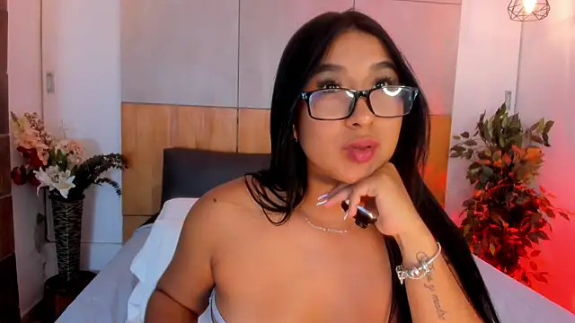 BellaHarllow webcam