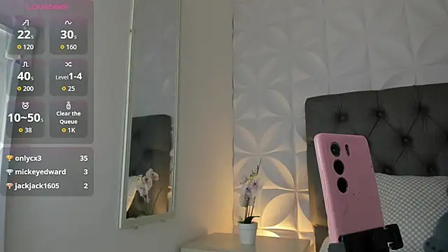 valeryn__rosse live cam on StripChat