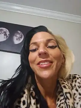 lil_jiggly - Lil_jiggly's free webcam - UK Sex Cams