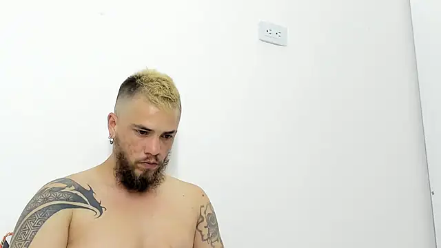 Beard_xox live cam on StripChat