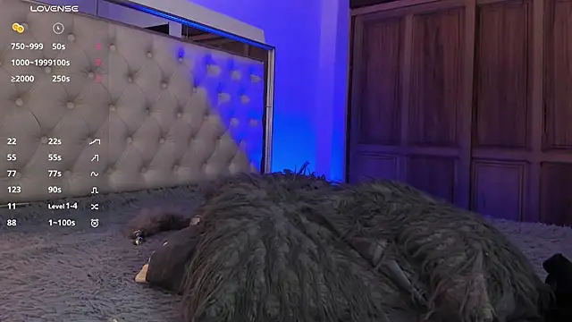 miss_alice_jones webcam