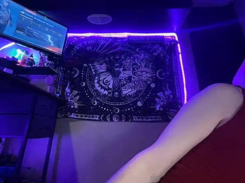 Lilactease live cam on StripChat