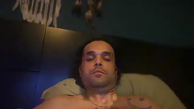 icebergslim281 live cam on StripChat