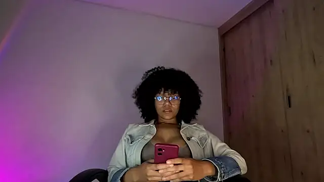 Ale_xandra live cam on StripChat
