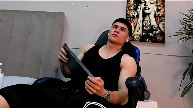 roan_birkin live cam on StripChat