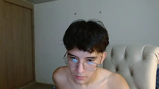 noah_millerx live cam on StripChat