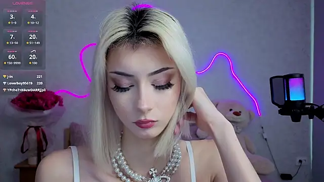 kittysocutie (F teen) - show tits ;)