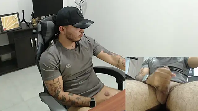 Thiago_420 live cam on StripChat