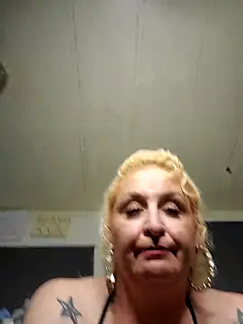 NutNmyGUTdaddy live sex cam