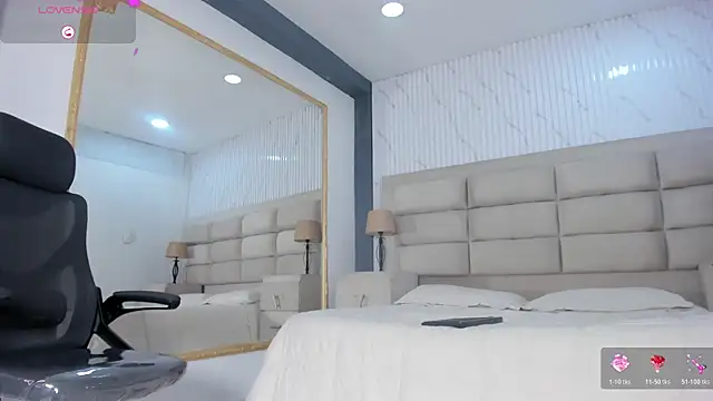 Diamondss_1 live cam on StripChat