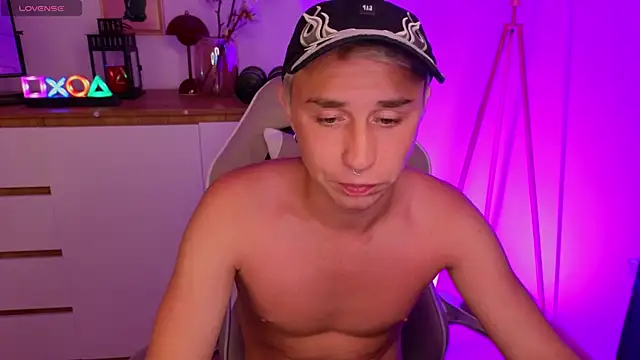 e1v1s live cam on StripChat