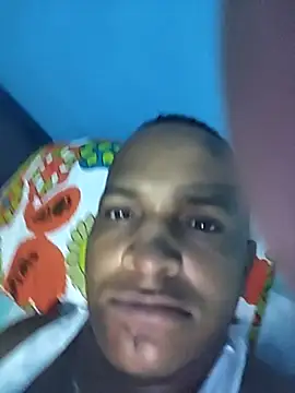 luis391986 live cam on StripChat