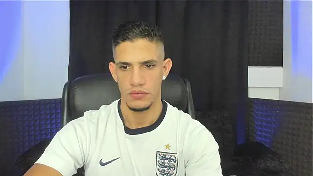 jhonnysnow17 live cam on StripChat