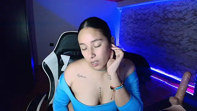 Camila_IRoose webcam