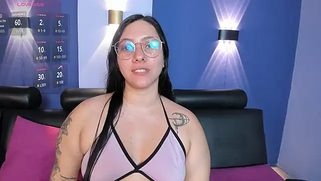 SophieCorrales live cam on StripChat