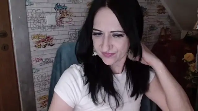 DebraMilf webcam