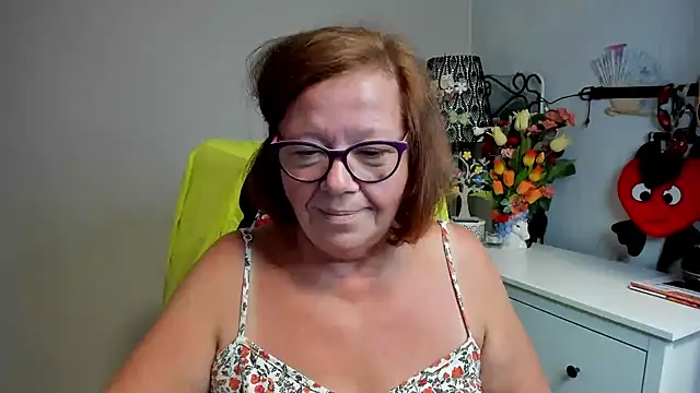 Adelewildx live cam on StripChat