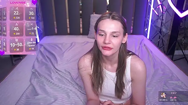 DiamondGoldie live cam on StripChat