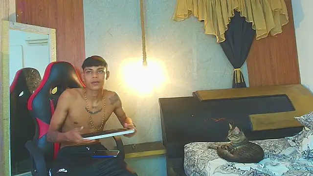artur_collins_ live cam on StripChat