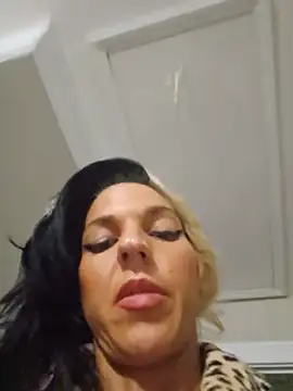lil_jiggly live cam on StripChat