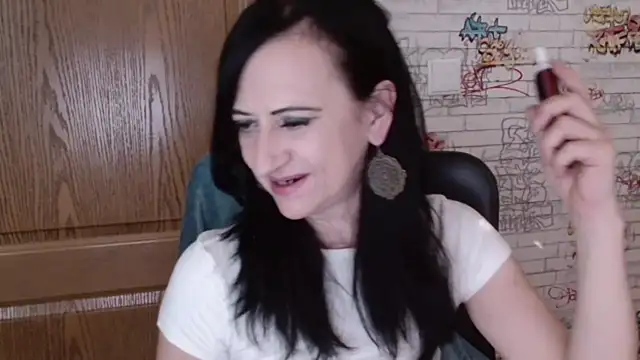 DebraMilf webcam