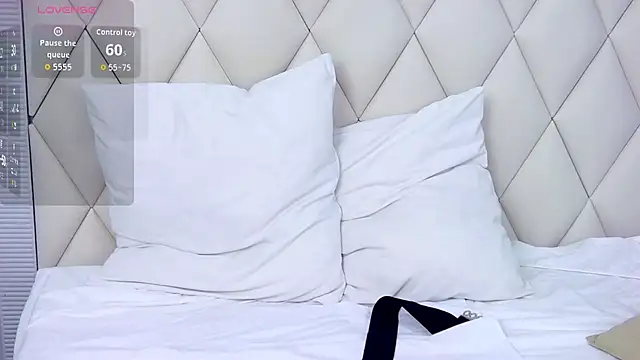 GinaBear live cam on StripChat