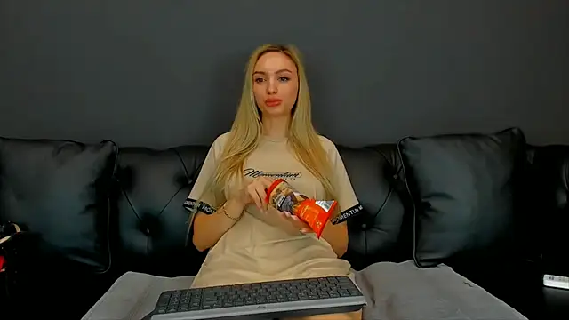 HaleySweet18 live cam on StripChat