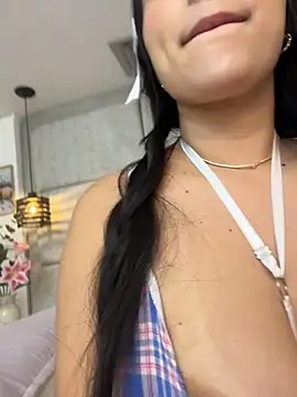 IvonneOwen live cam on StripChat