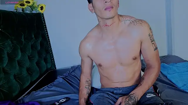 Zayn_Moretti live cam on StripChat