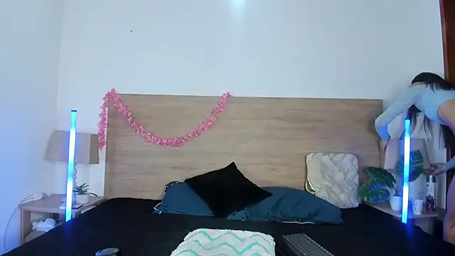 LaraRous webcam